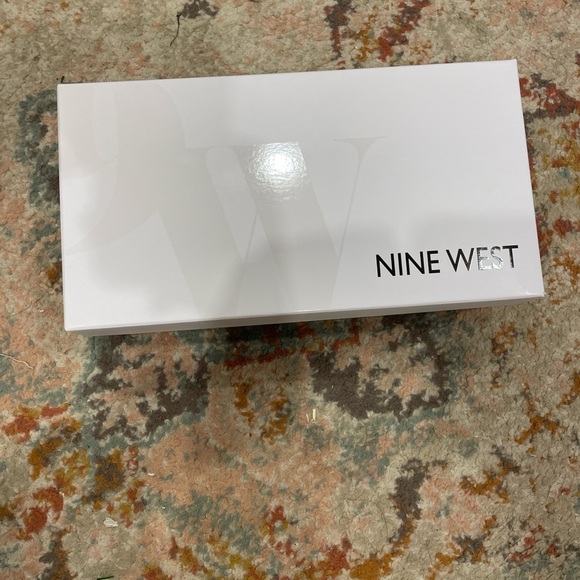 Nine west morellla slide sandals, gold open square toe mini heel - Picture 4 of 7